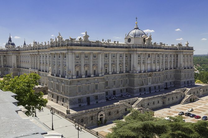 Madrid Royal Palace & Retiro Park Tour with Optional Tapas - The break between park and palace