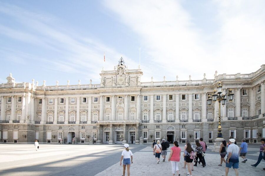 Madrid: Royal Palace Tour, Flamenco Show, & Tapas with Drink - Starting at Opera and reaching the Royal Palace