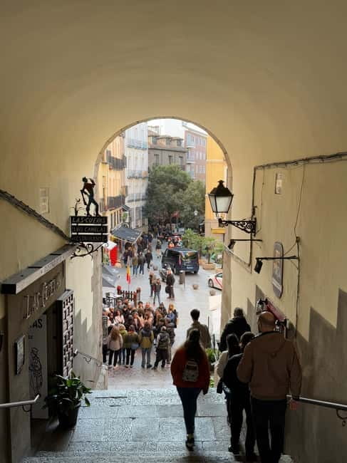 Madrid: Small Group Tour with Tapas & Drinks - Plaza Mayor and Arco de Cuchilleros