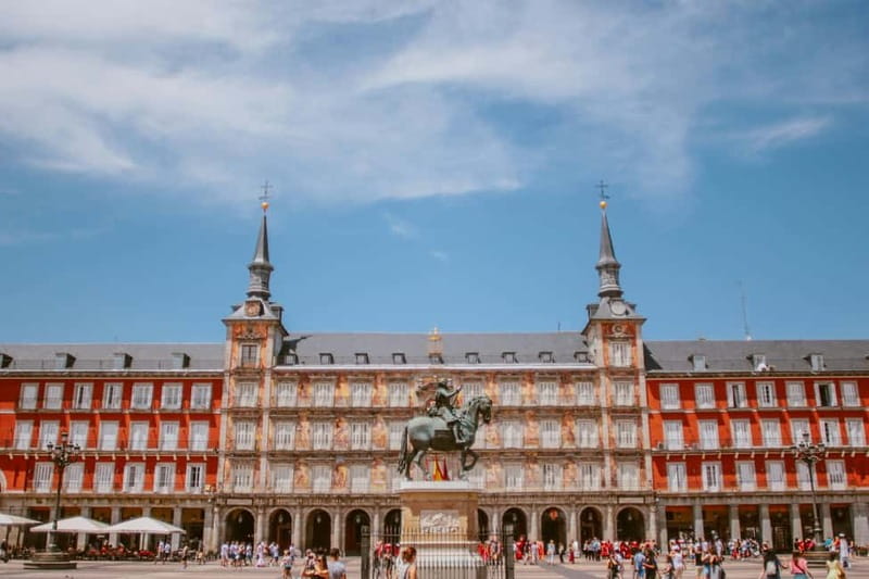 Madrid: Small Group Tour with Tapas & Drinks - Finishing at Plaza de Oriente