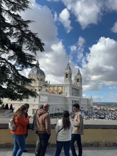 Madrid: Small Group Tour with Tapas & Drinks - Starting at Lope de Vega’s House-Museum