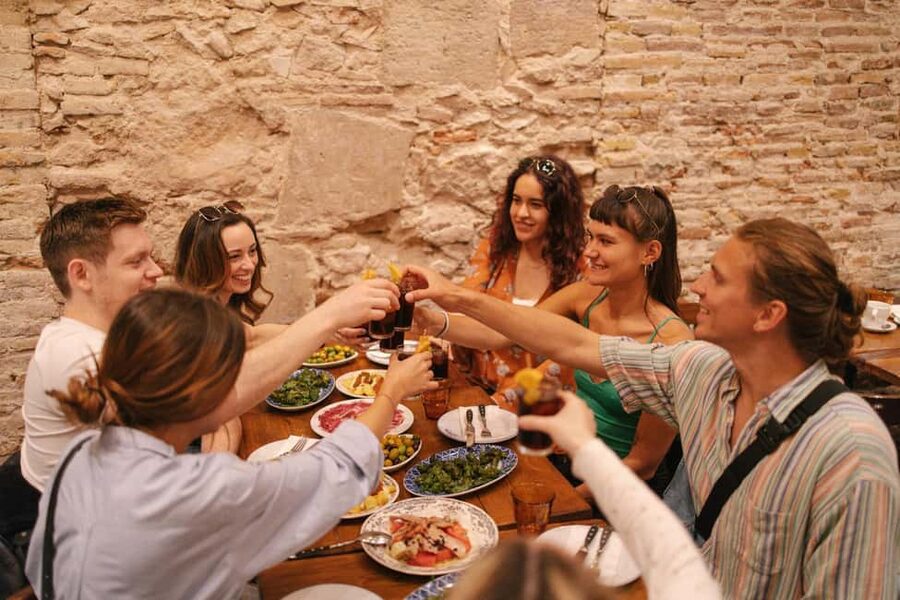 Madrid: Tapas Dinner Party Food Tour with Guide - What This Madrid Tapas Tour Really Offers