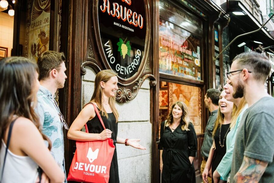 Madrid: Tapas, Taverns & History Tour - La Casa del Abuelo: garlic shrimp and a final toast