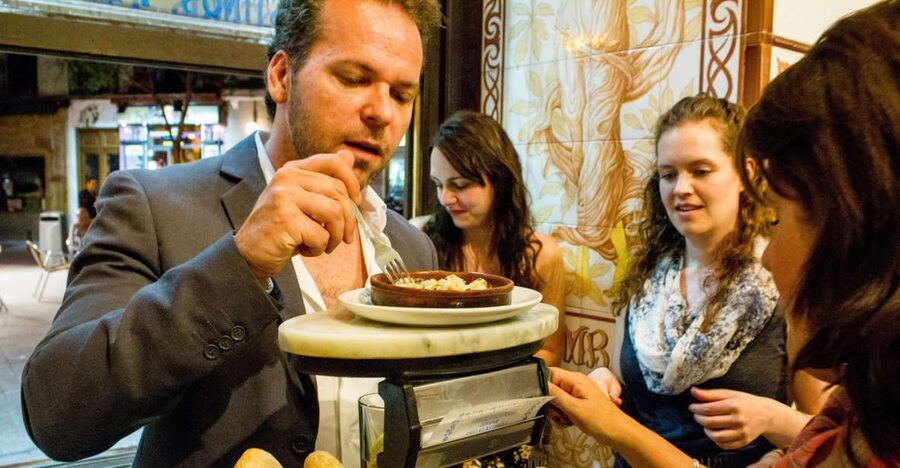 Madrid: Tapas & Wine Tasting Tour with Local Guide - Why this tapas walk works in Madrid