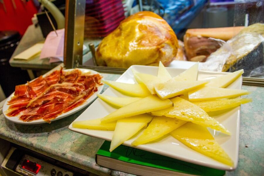 Madrid: Tapas & Wine Tasting Tour with Local Guide - Las Letras, stop two: more food, less guesswork