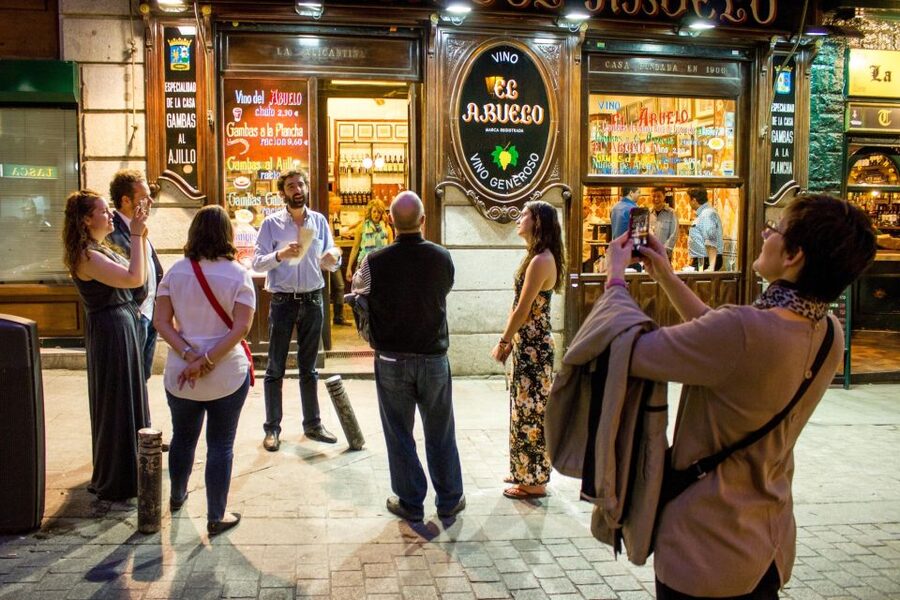 Madrid: Tapas & Wine Tasting Tour with Local Guide - Guides make the biggest difference