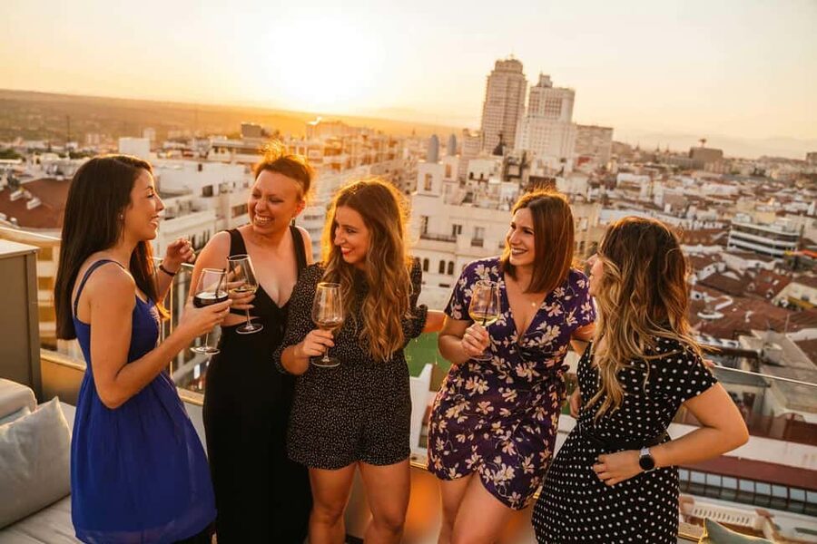 Madrid: Tapas & Wine Tour with Visit to a Rooftop - Las Letras: tapas with a literary backdrop