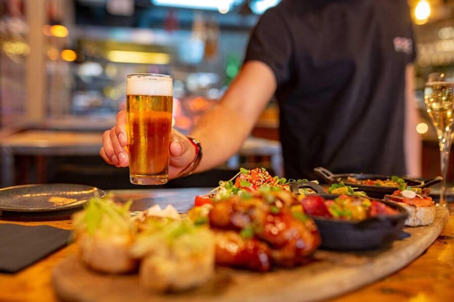 Madrid: Tapas & Wine Tour with Visit to a Rooftop - Guides make or break this kind of tour