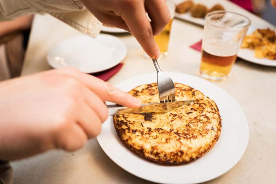 Madrid: The Ultimate Food Tour Tapas & Drinks with a Local - Sol and the first taste of Madrid