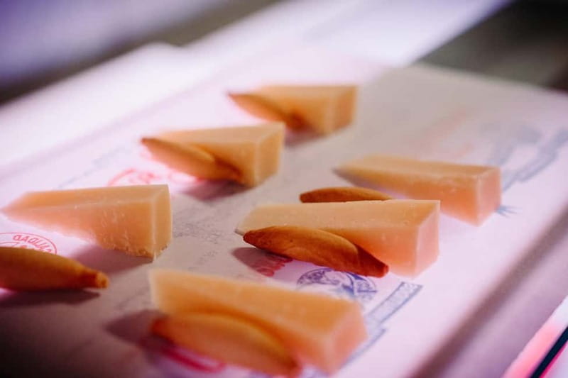 Madrid: Ultimate Food Tour of Local Markets & Tapas - The guide can shape the whole experience