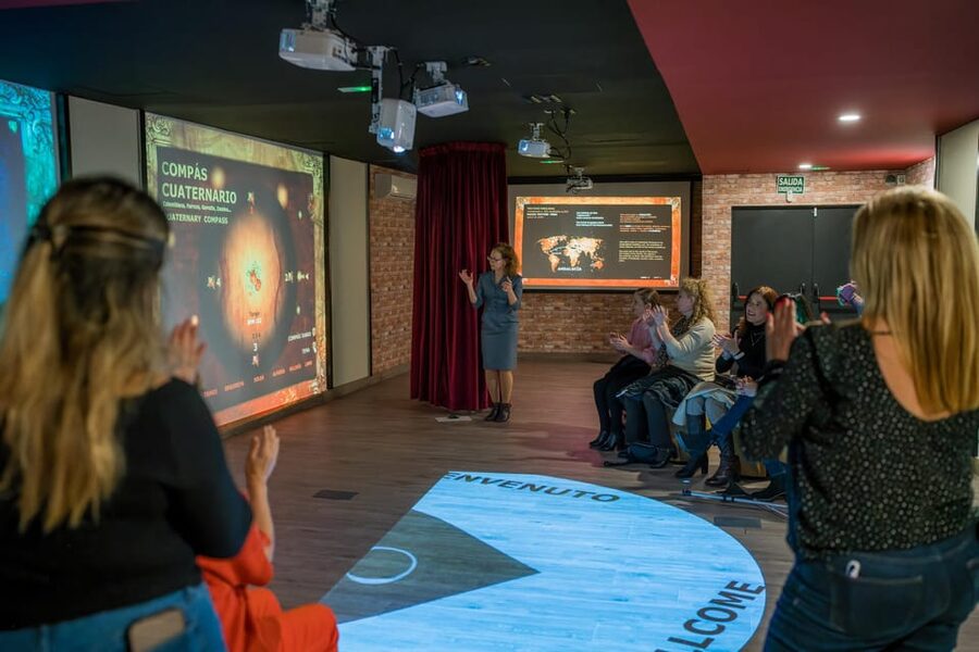 Málaga: Flamenco Course 4pm + 1-Hour Show, 3 Tapas and Drink - From workshop to tapas at 5:30 PM