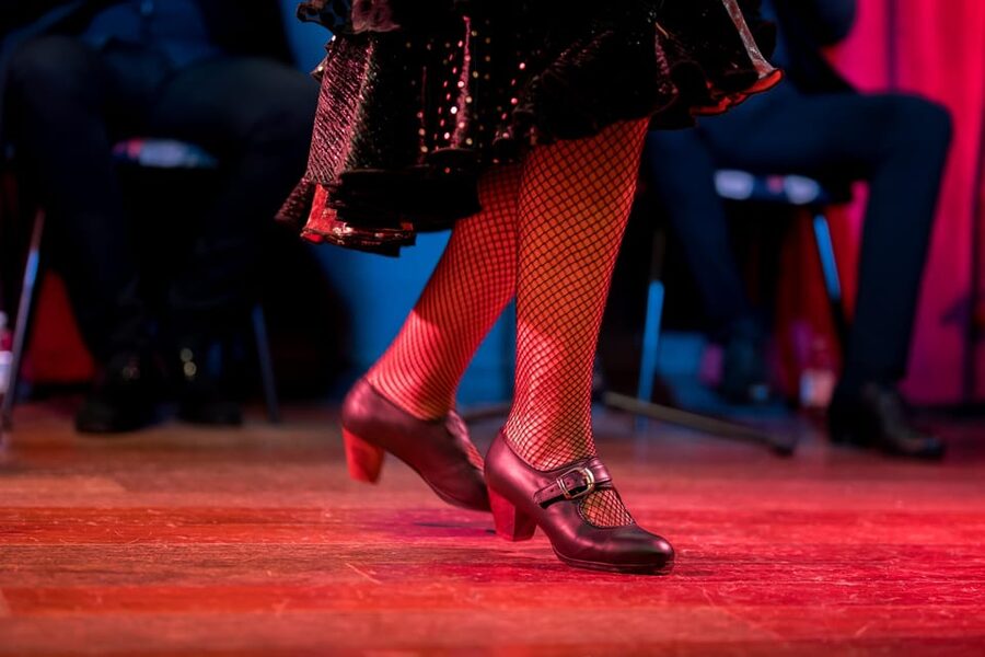 Málaga: Flamenco Course 4pm + 1-Hour Show, 3 Tapas and Drink - Small details that improve the experience