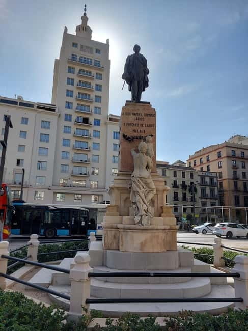 Málaga: Highlights Walking Tour with Drinks and Tapas - Key points to know before you book
