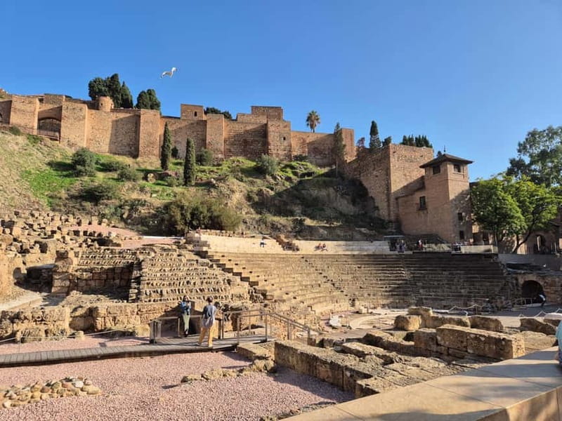 Málaga: Highlights Walking Tour with Drinks and Tapas - Plaza de la Merced and Picasso’s birthplace