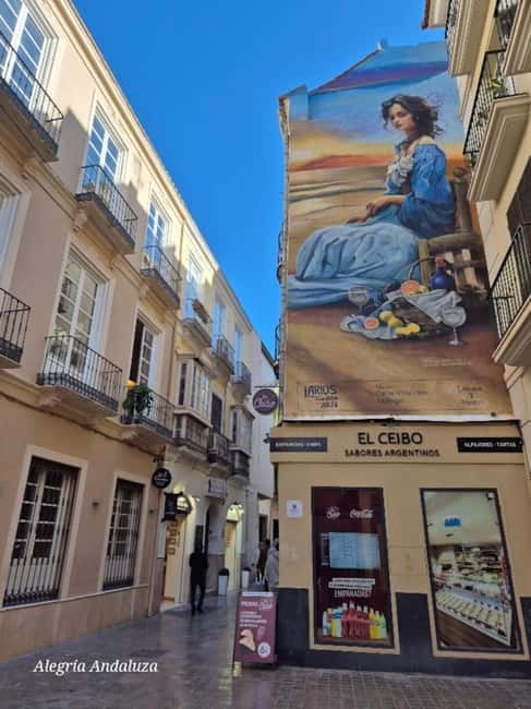 Málaga: Highlights Walking Tour with Drinks and Tapas - Gibralfaro Castle and the Cathedral