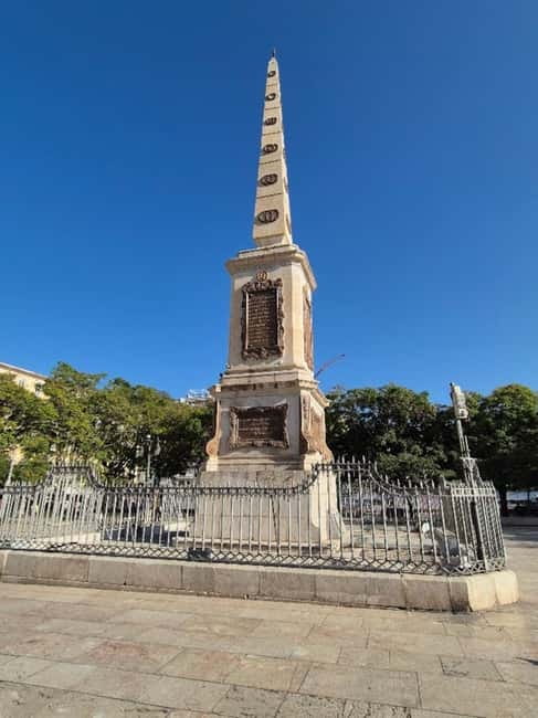 Málaga: Highlights Walking Tour with Drinks and Tapas - What $105 means in practical value