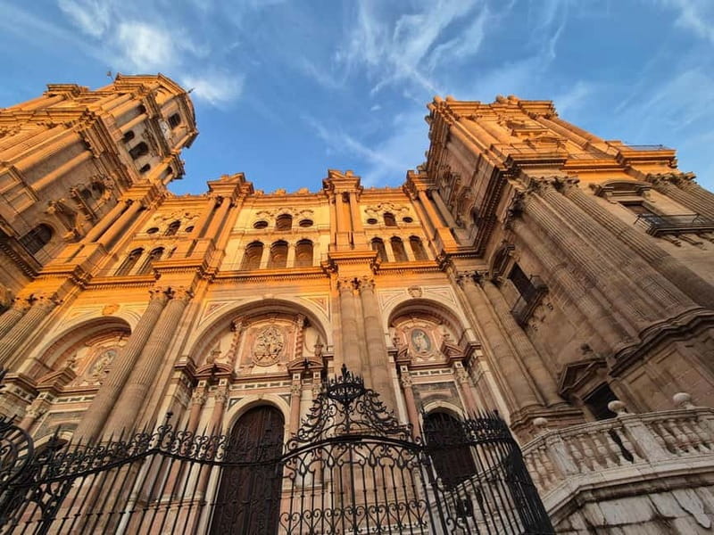 Málaga: Highlights Walking Tour with Drinks and Tapas - From the cruise shuttle to Málaga’s oldest bar
