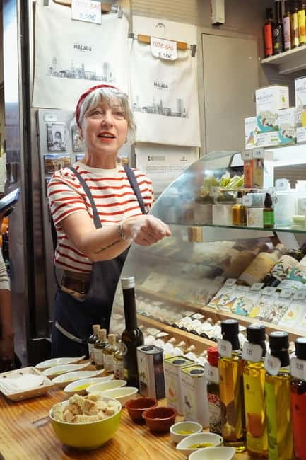 Málaga: Morning Market & Tapas Tour - What the guide adds beyond the food