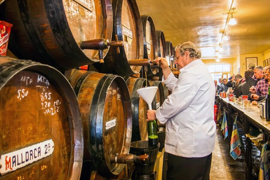 Malaga: PREMIUM TAPAS TOUR Paella, Tapas, Winery & Flamenco - From tapas to flamenco