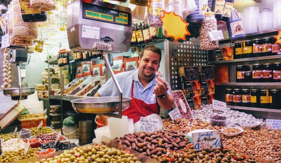 Malaga: Tapas Tasting Tour - A small group with guides who make the difference