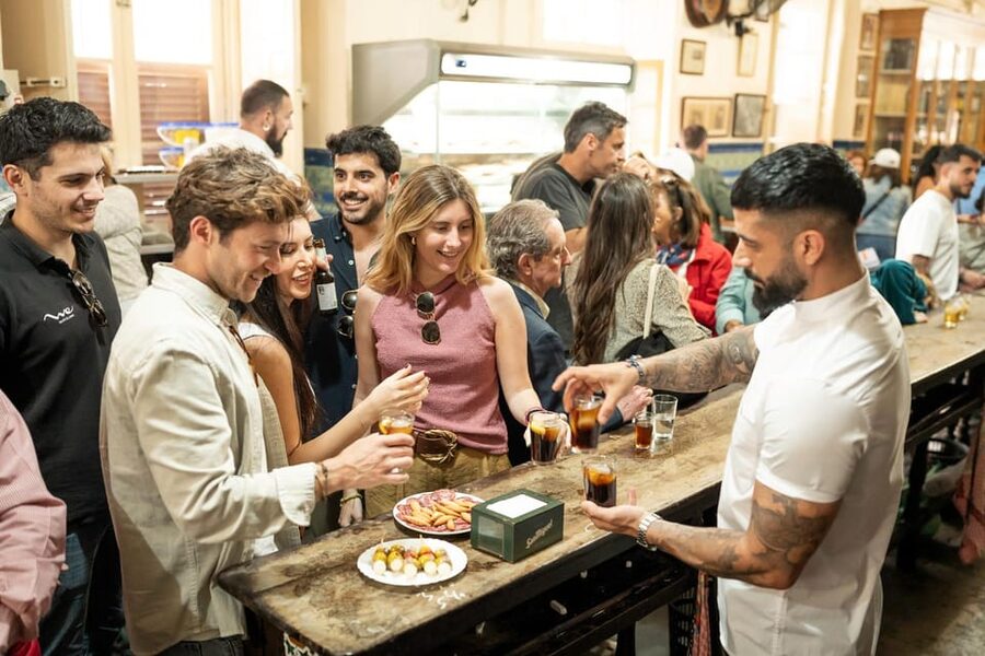 Málaga: Tapas, Wine & Rooftops Private Tour - Key points at a glance