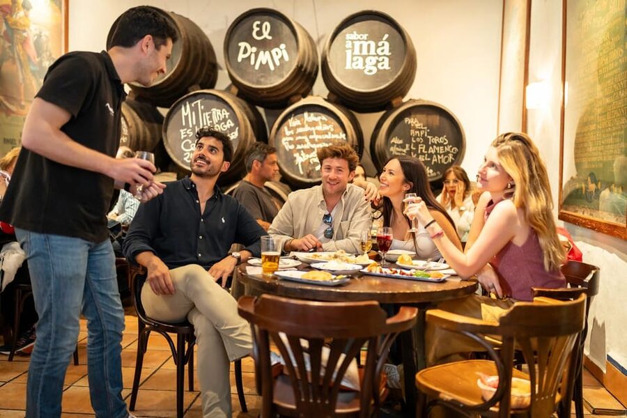 Málaga: Tapas, Wine & Rooftops Private Tour - Why this Málaga food walk works