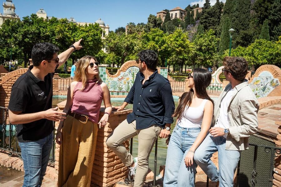 Málaga: Tapas, Wine & Rooftops Private Tour - What $283 buys you