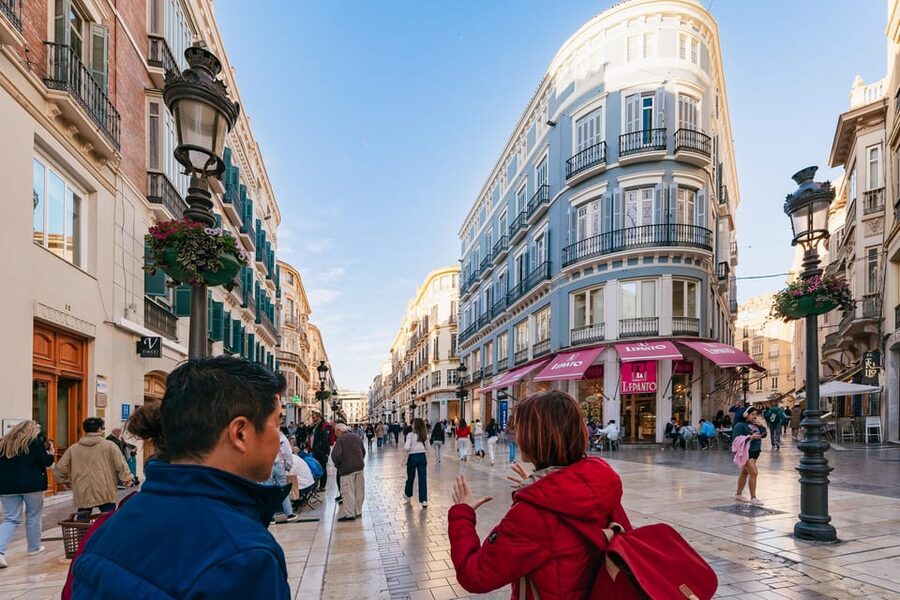Málaga: Traditional Andalusian Tapas and Wine Tour - The final tavern and Málaga vermouth