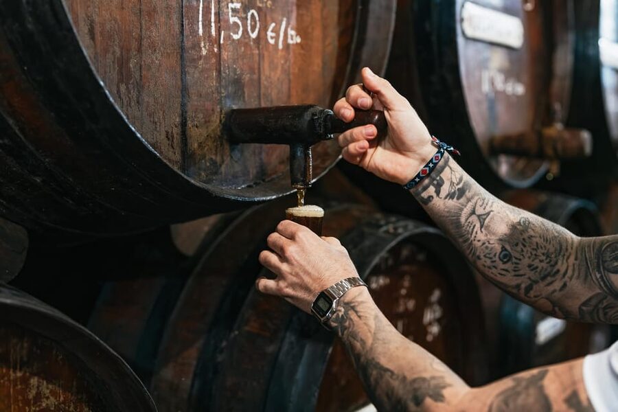 Málaga: Traditional Andalusian Tapas and Wine Tour - Who should book this tour?
