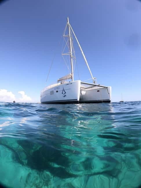 Mallorca: Catamaran Boat Tour with Tapas - Leaving Santa Ponsa on Salty Breeze