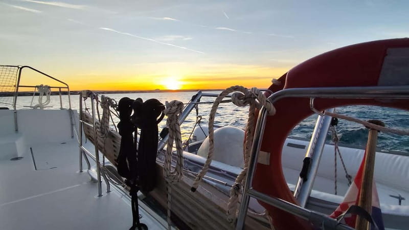 Mallorca: Catamaran Boat Tour with Tapas - Finding the Santa Ponsa jetty