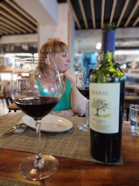 Marbella: Guided Market Tour with Tapas and Wine Pairings - Meeting Paco and choosing the catch of the day