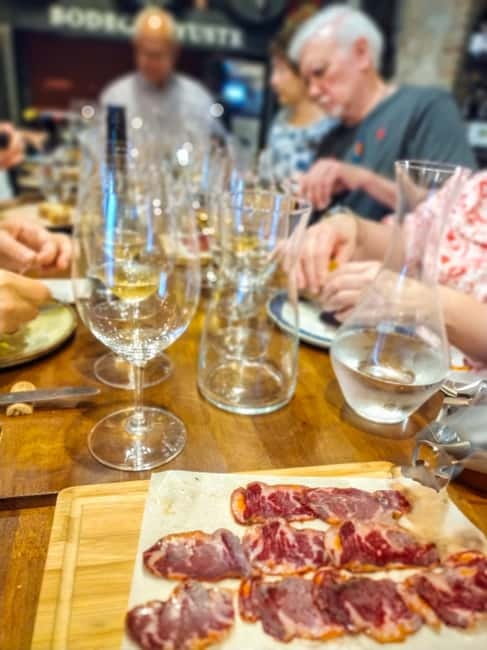 Marbella: Hidden Taverns, Tapas & Wine in the Old Town - First restaurant: traditional tapas and a glass of wine