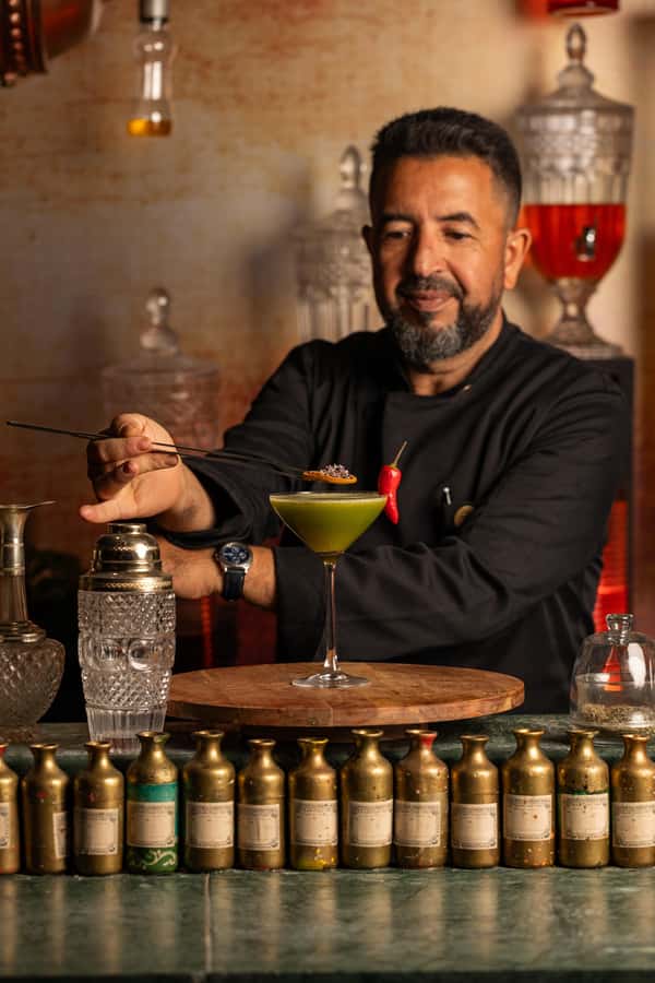 Marrakech: Cocktail Tasting Mixology & Moroccan Tapas - Finding the black door in Marrakech