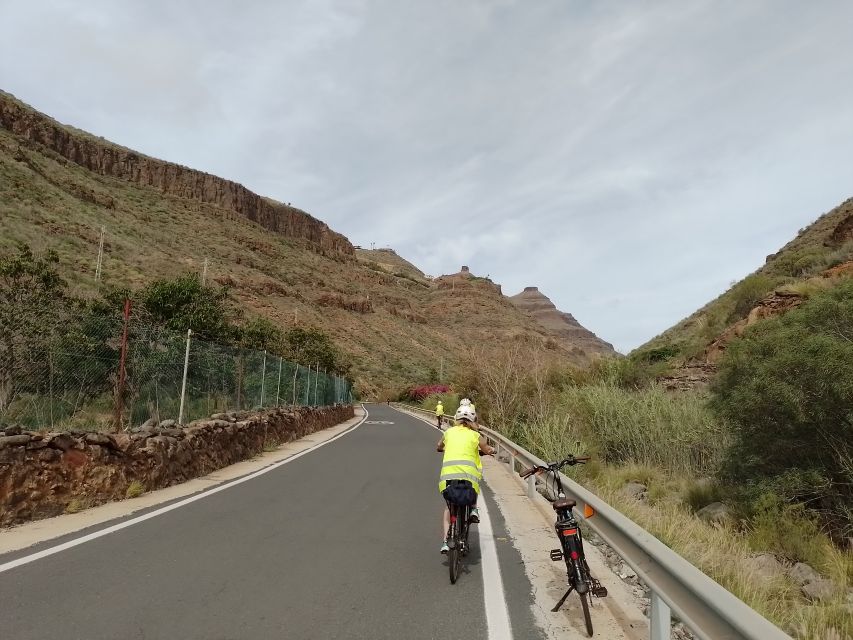 Maspalomas: Southern Coast E-Bike Tour Option Tapas Tasting - The Maspalomas lighthouse and a useful history stop