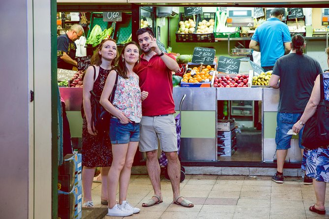 Midday market and tapas tour of Zaragoza - Entering El Tubo and its narrow food streets