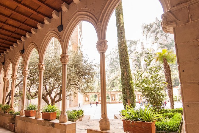 Montserrat with Black Madonna & Medieval Winery with Tapas/Lunch - Montserrat and a castle winery in one long day