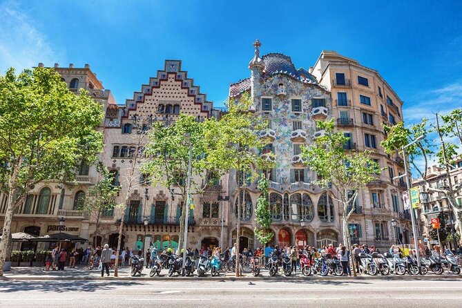 Night Tapas Walking Tour in Barcelona Modernist Area with Small Group and Dinner - A 7 p.m. start near Avinguda Diagonal