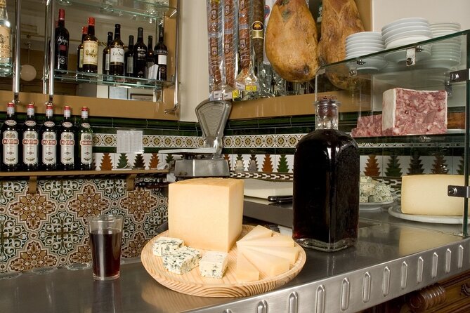 Old Madrid Tapas and Fine Wine Small Group Tour - Albariño, tostas, and a beautiful wine bar