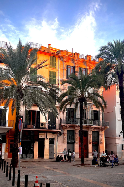 Palma authentically. Small group City tour with tapas - Who will get the most from this experience