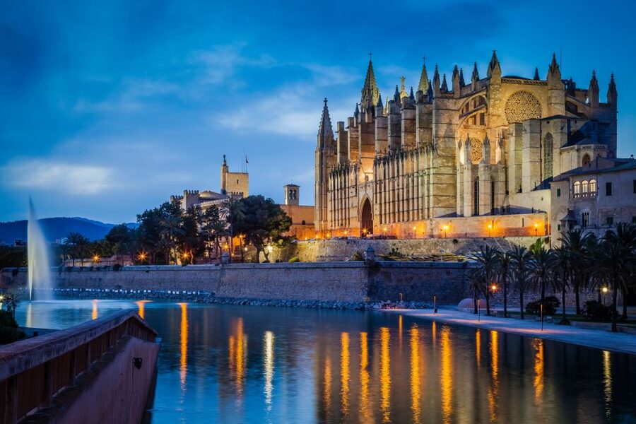 Palma: Culinary Tapas Tour of the Old Town - Warm tapas at the second stop