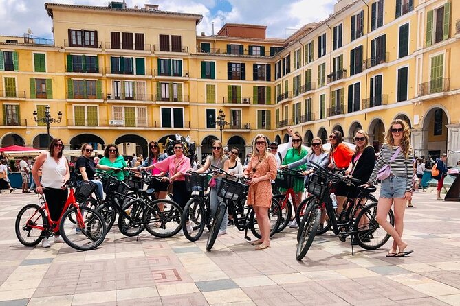 Palma de Mallorca Bike Tour with tapas - A final Gothic civic building