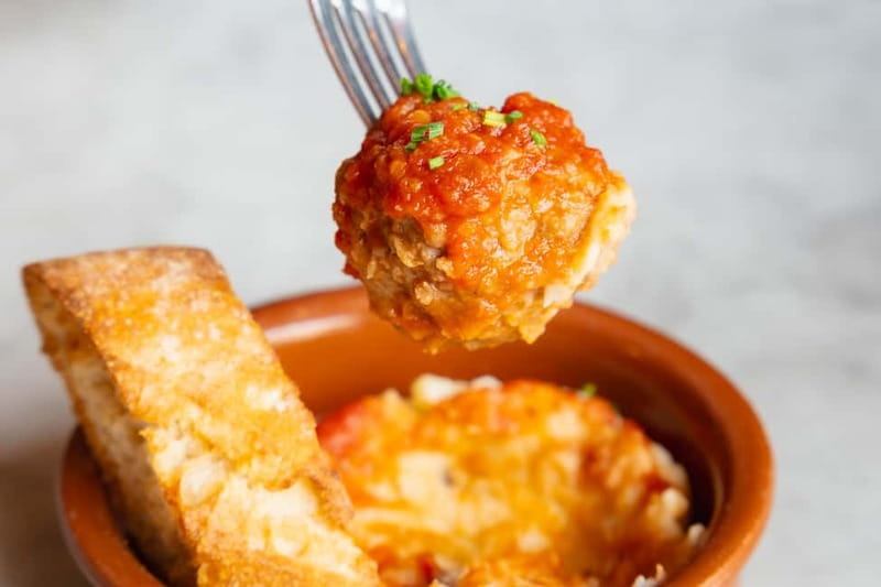 Palma de Mallorca: Gourmet Tapas and Wine Tour - Bodega Mayor is the less predictable stop