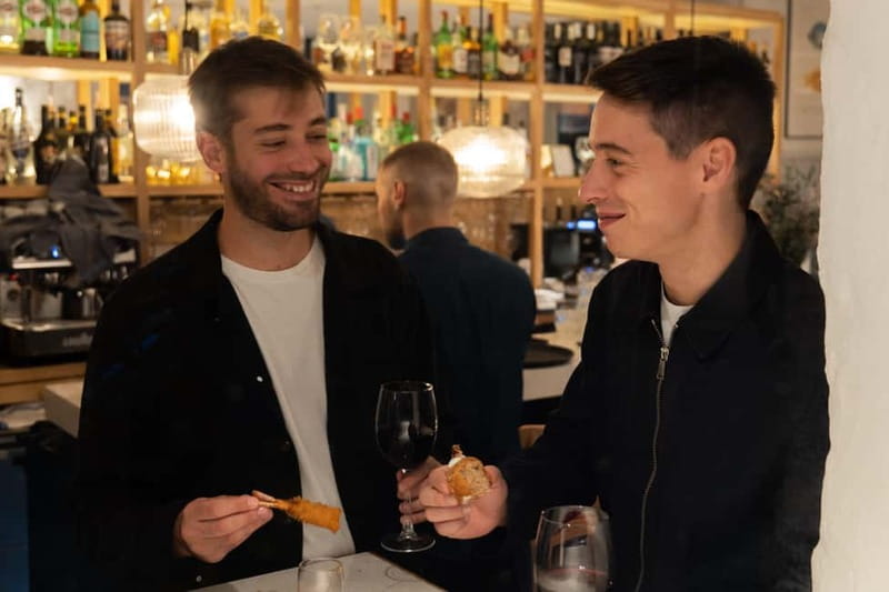Palma de Mallorca: Gourmet Tapas and Wine Tour - The Old Town walk is half the experience