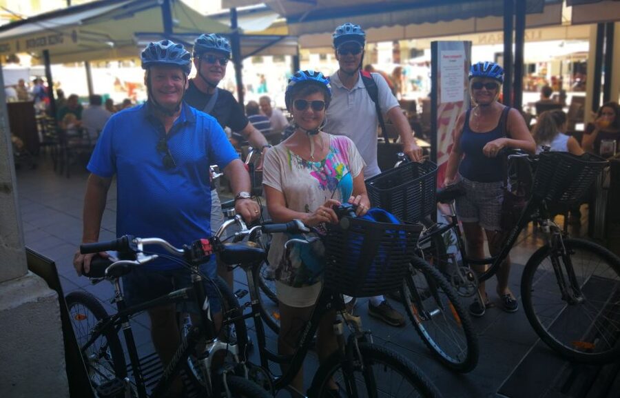 Palma de Mallorca: Guided Bicycle Tour with Tapas & a Drink - Why a bicycle is a smart way to see Palma