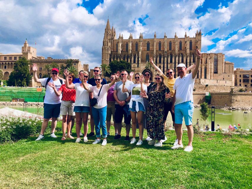 Palma de Mallorca: Guided Bicycle Tour with Tapas & a Drink - Basílica de Sant Francesc and Plaça de Cort