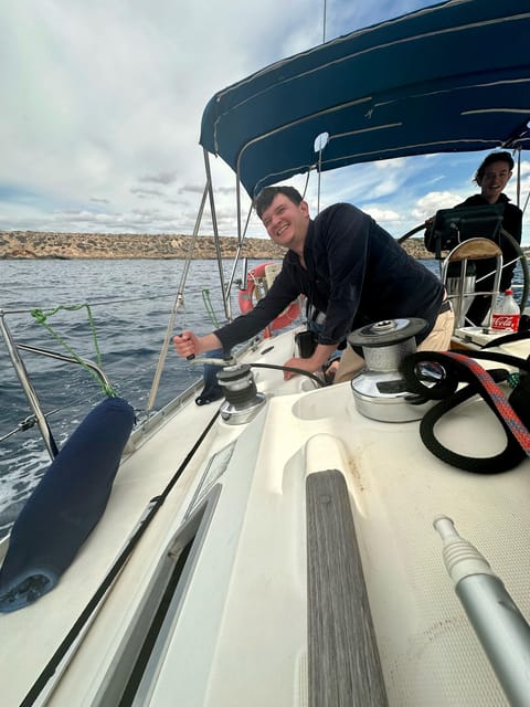 Palma de Mallorca: Sailing Boat Trip with Skipper & Tapas - Tapas, Spanish lunch, and sunset provisions