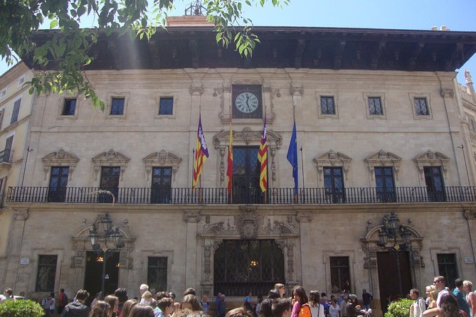 Palma old town tour with Wine & Tapas Tastings - How the guides shape the walk