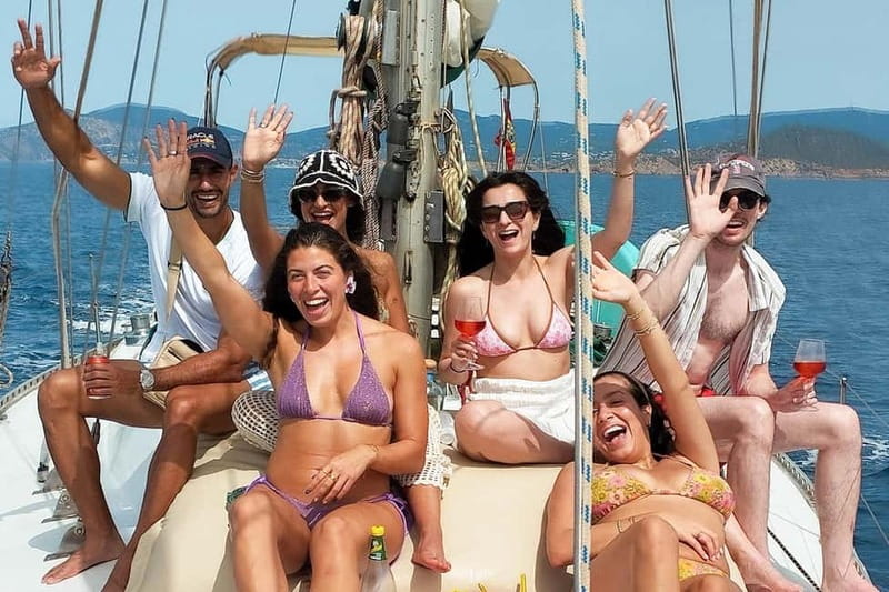 Palma: Private Half-Day Sailing Trip with Tapas & Drinks - Ses Illetes and the long coastal run