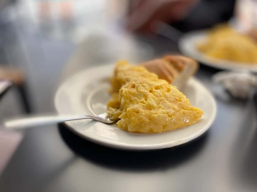 Pamplona: Pintxos Tasting Tour with Local Guide - From the Old Town sights to the first drink